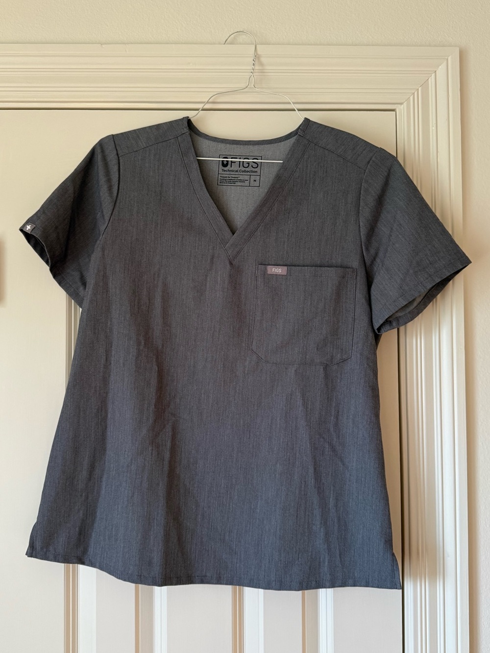 FIGS Women’s Scrub Top